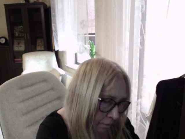 BlondeSofia webcam
