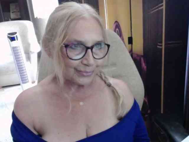 BlondeSofia webcam