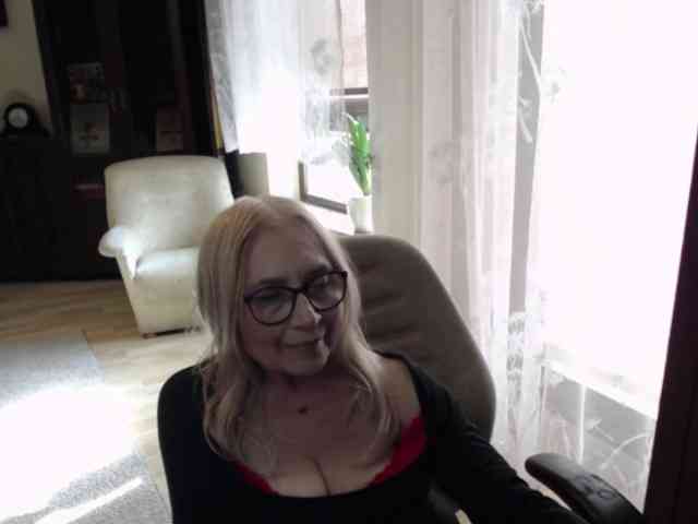 BlondeSofia webcam