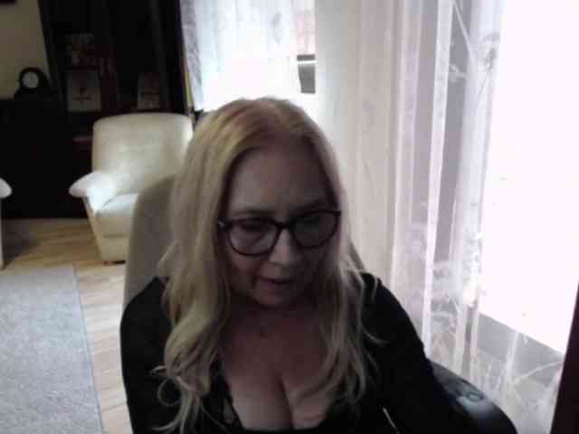 BlondeSofia webcam