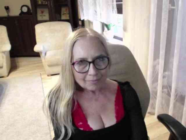 BlondeSofia webcam