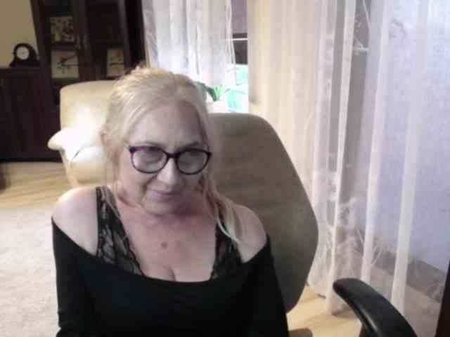 BlondeSofia webcam