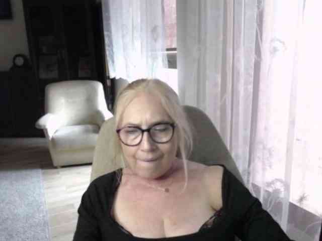 BlondeSofia webcam