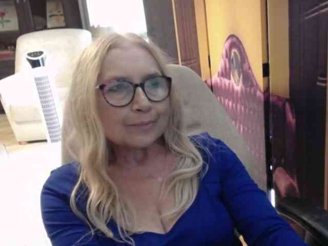 BlondeSofia webcam