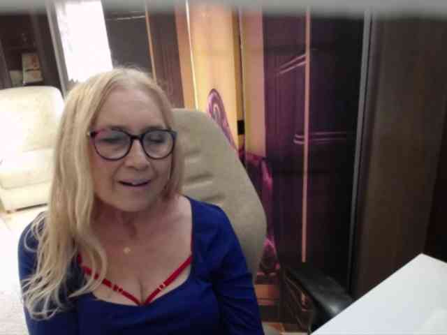 BlondeSofia webcam