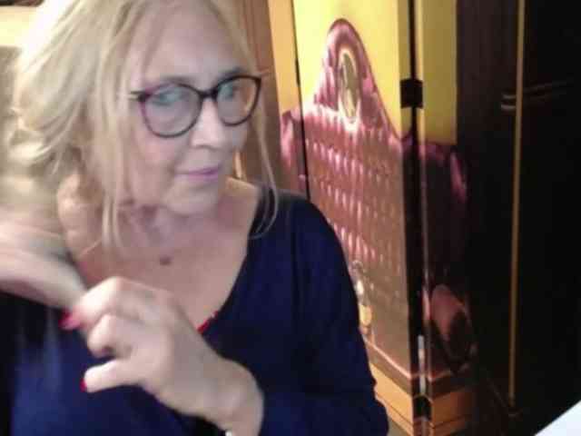 BlondeSofia webcam