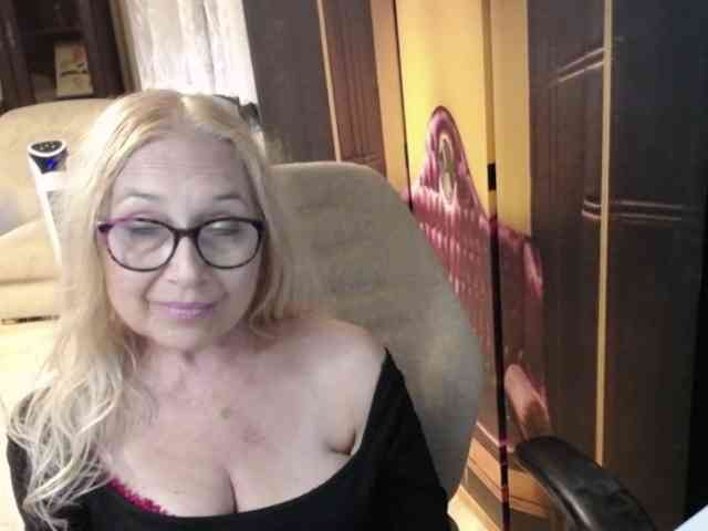BlondeSofia webcam
