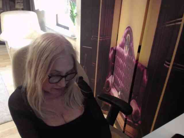 BlondeSofia webcam