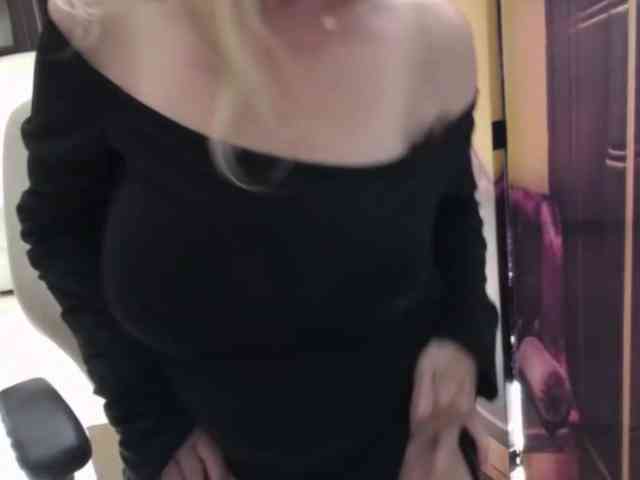 BlondeSofia webcam