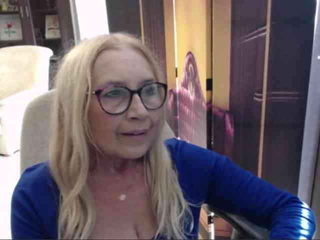 BlondeSofia webcam
