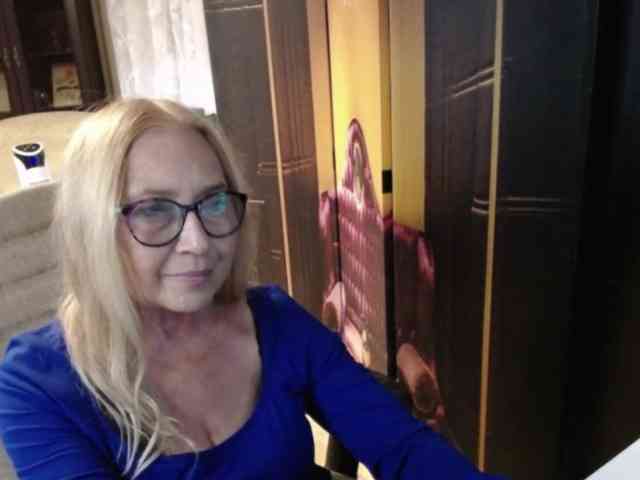 BlondeSofia webcam