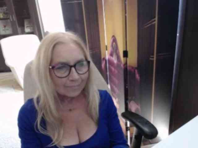 BlondeSofia webcam