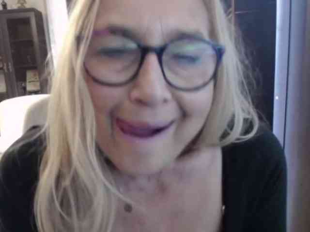 BlondeSofia webcam