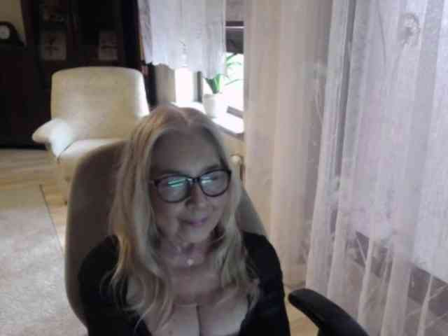 BlondeSofia webcam