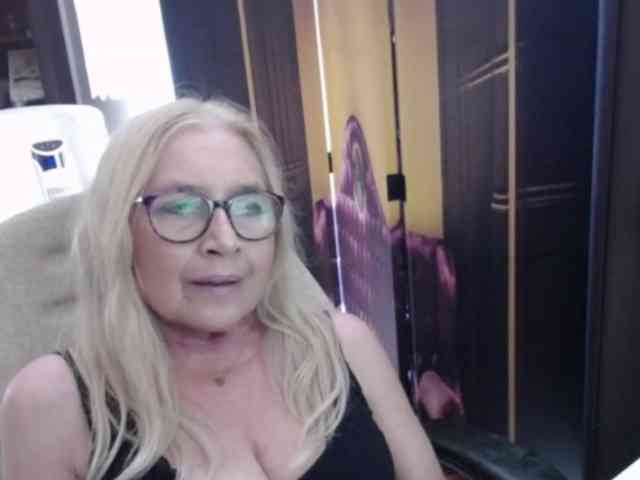 BlondeSofia webcam
