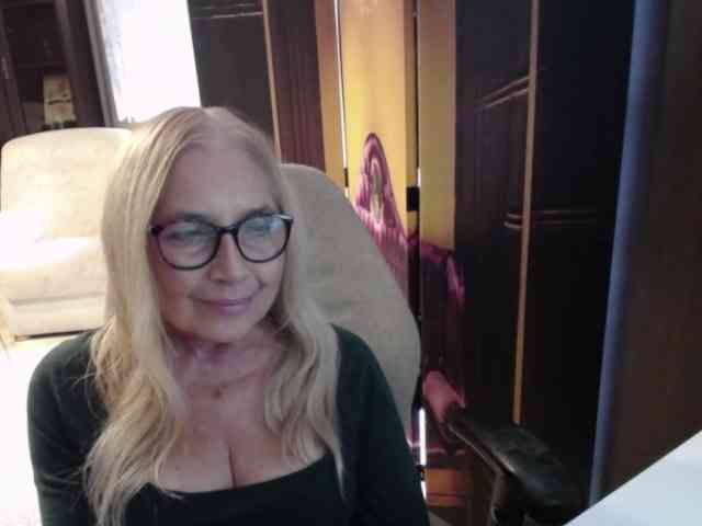 BlondeSofia webcam