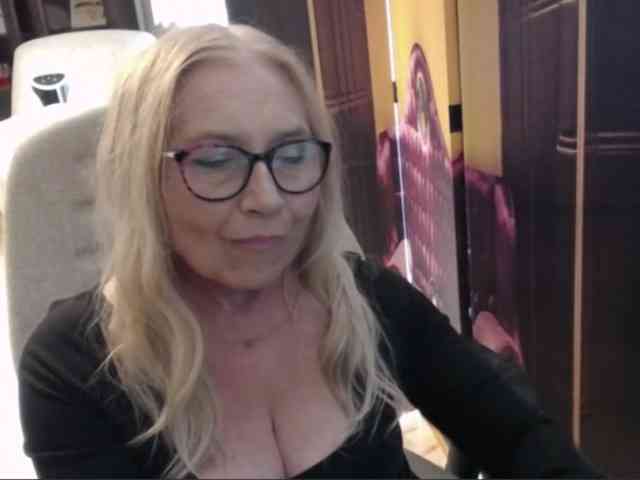 BlondeSofia webcam