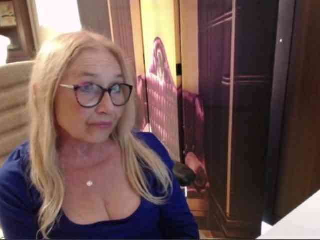 Model: BlondeSofia