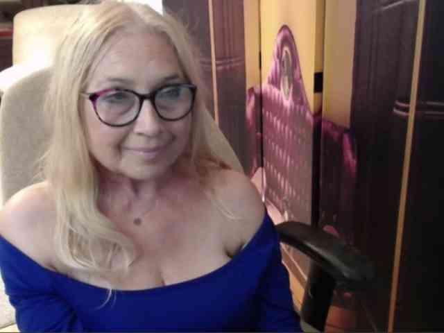 BlondeSofia webcam