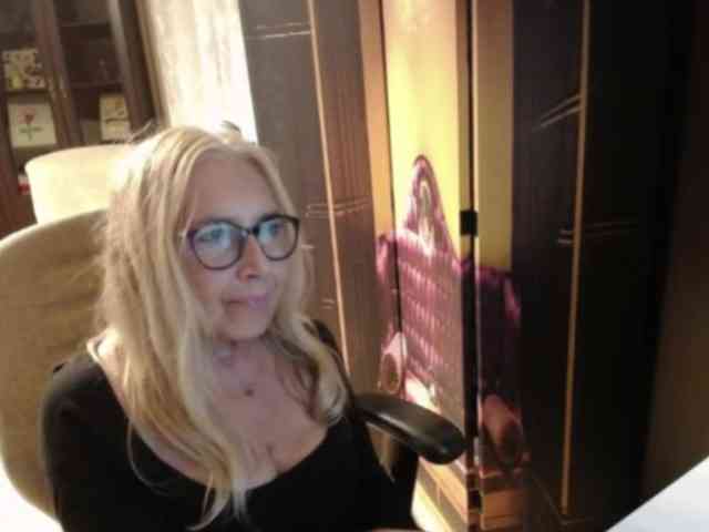 Model: BlondeSofia