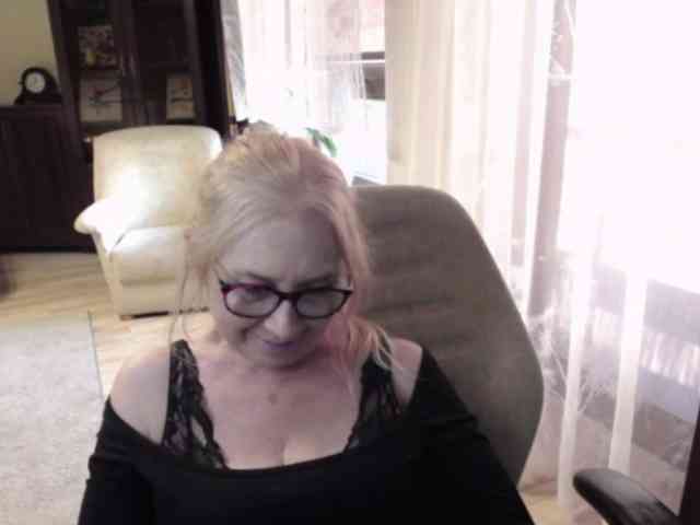 BlondeSofia webcam