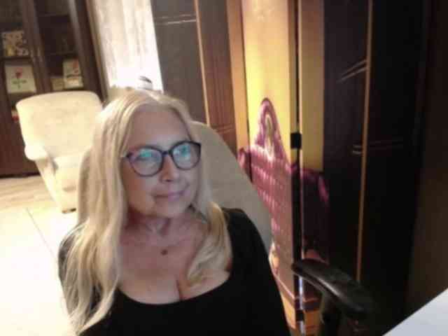 Model: BlondeSofia