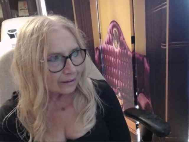 BlondeSofia webcam
