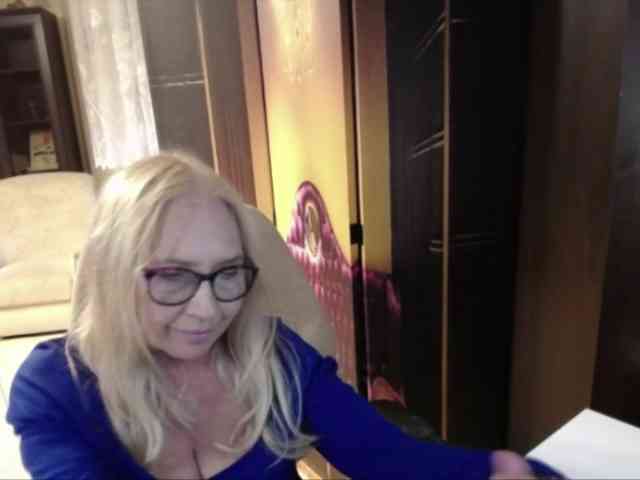 BlondeSofia webcam