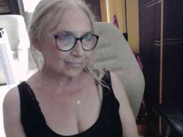 BlondeSofia webcam