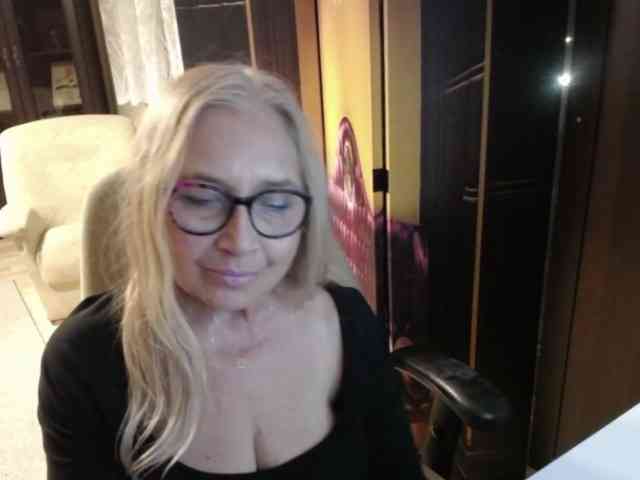 Model: BlondeSofia