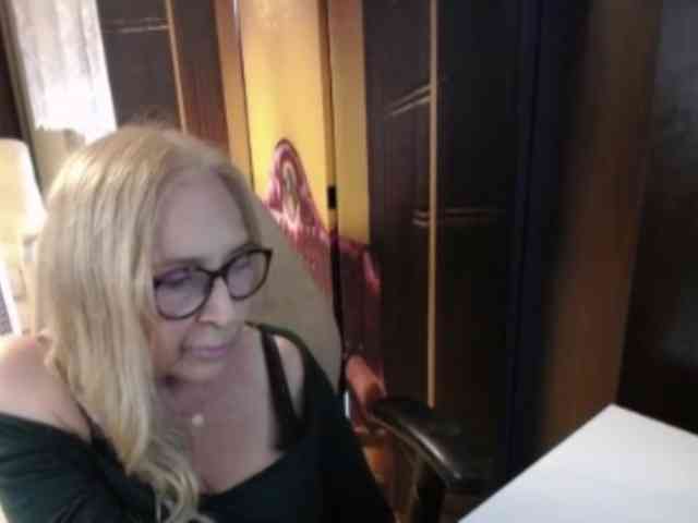 BlondeSofia webcam