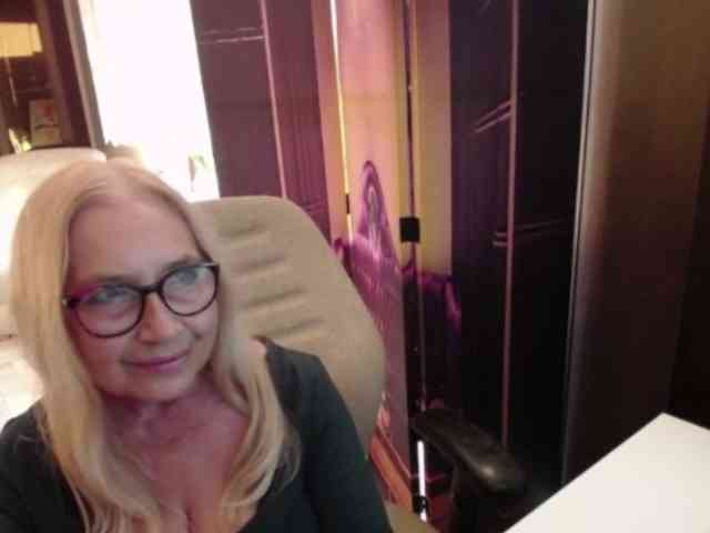 BlondeSofia webcam