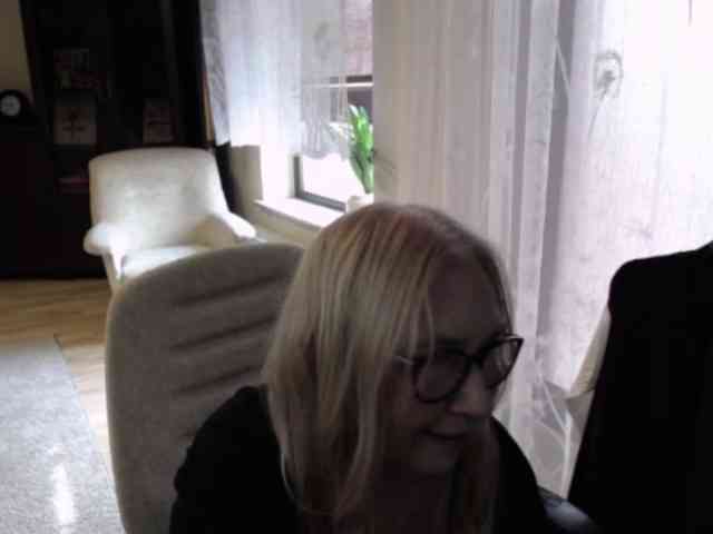 BlondeSofia webcam