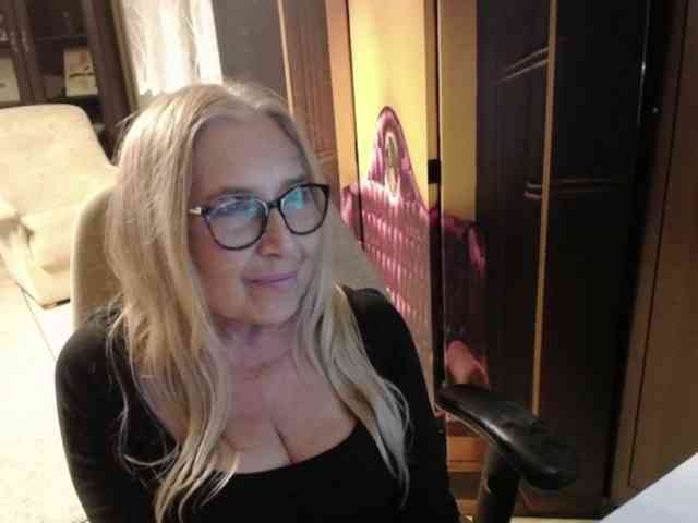 BlondeSofia webcam