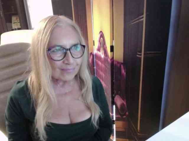 BlondeSofia webcam