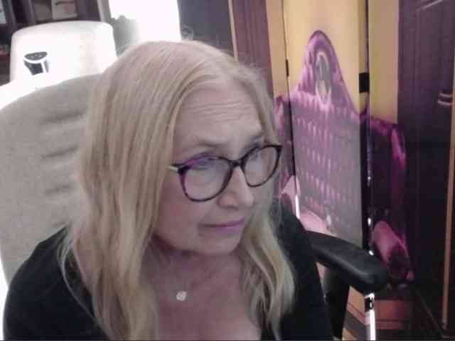 BlondeSofia webcam