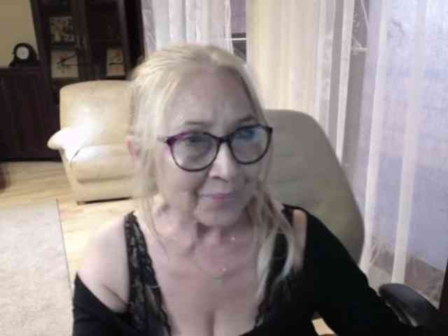 BlondeSofia webcam
