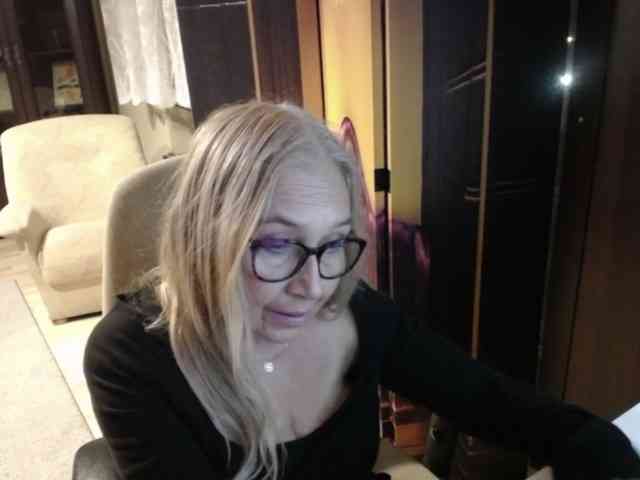 Model: BlondeSofia