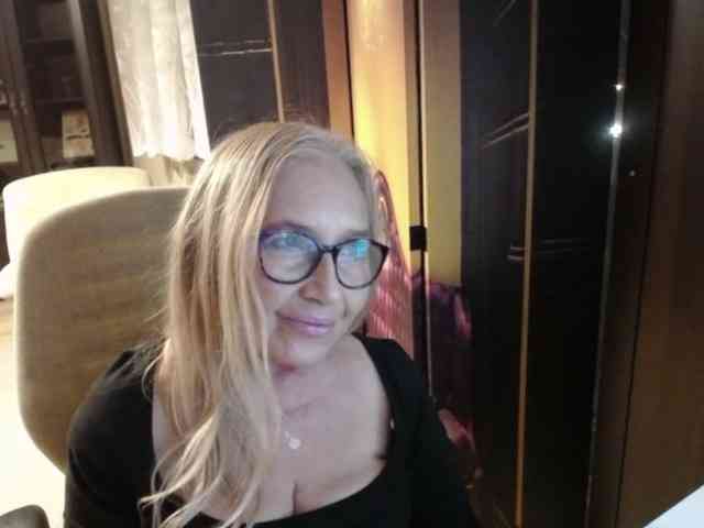 Model: BlondeSofia