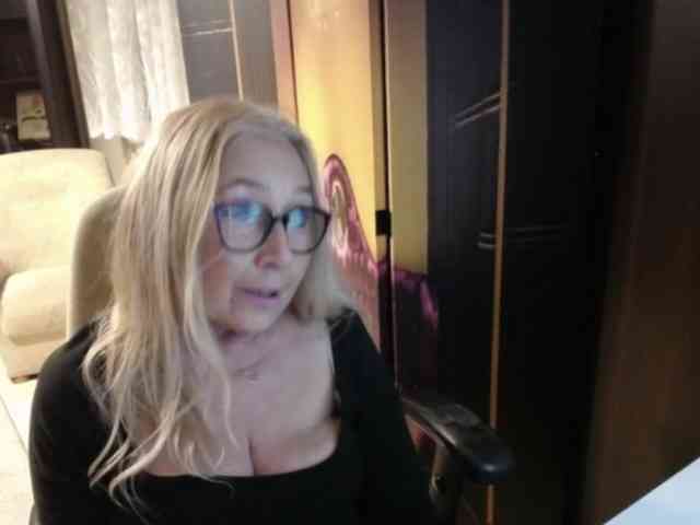 Model: BlondeSofia