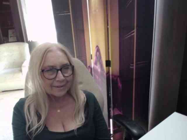 BlondeSofia webcam