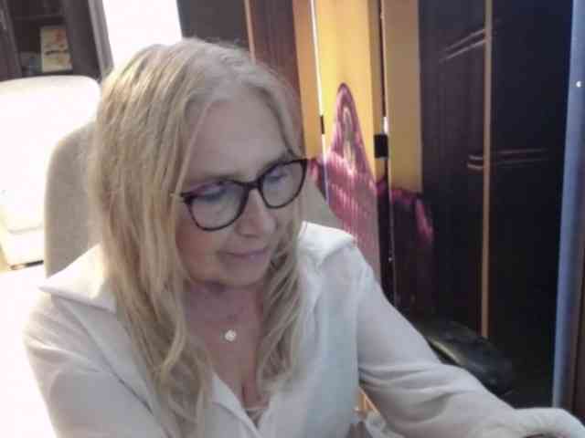 Model: BlondeSofia