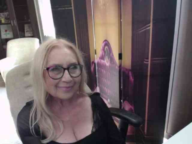 BlondeSofia webcam