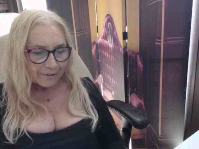 BlondeSofia webcam