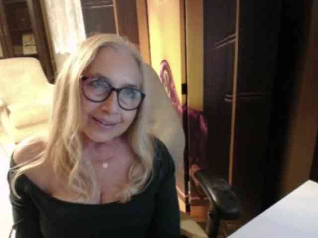 Model: BlondeSofia