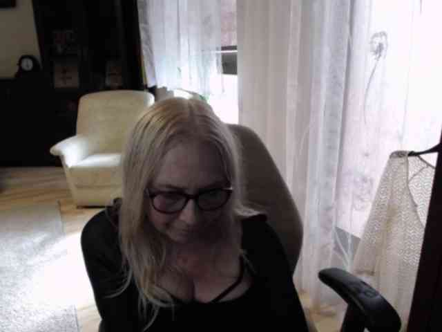 BlondeSofia webcam
