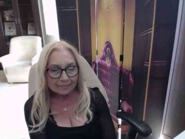 Model: BlondeSofia