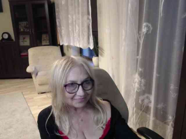 BlondeSofia webcam
