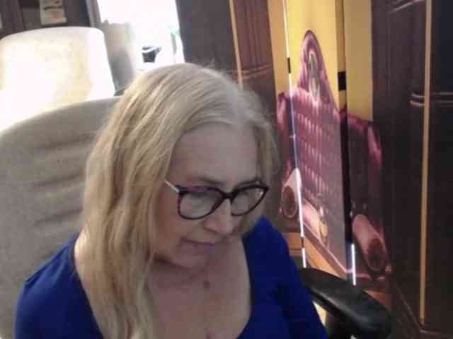 BlondeSofia webcam