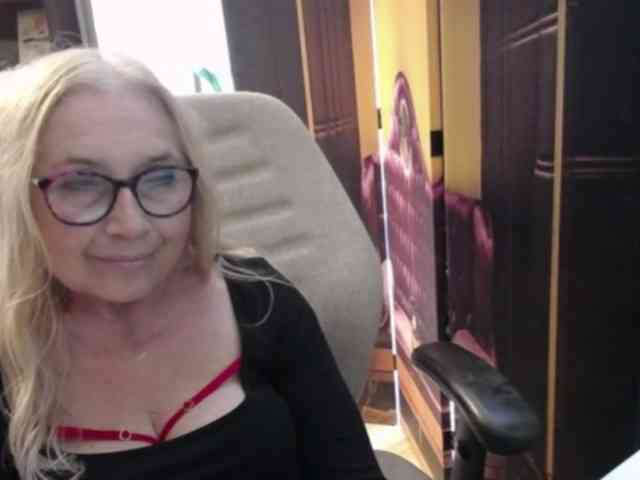 BlondeSofia webcam